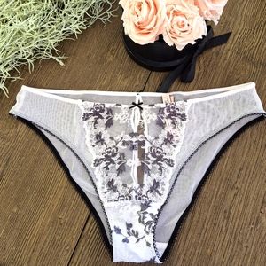 Victorias Secret Sexy  Black and White Lace Panties sz XL NEW